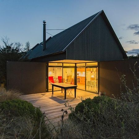 The Black House With Stunning Outdoor Bath Lake Tekapo Dış mekan fotoğraf